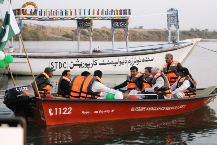 سندھ میں تاریخی سنگِ میل — کینجھر جھیل پر پہلی بوٹ ایمبولینس سروس کا آغاز