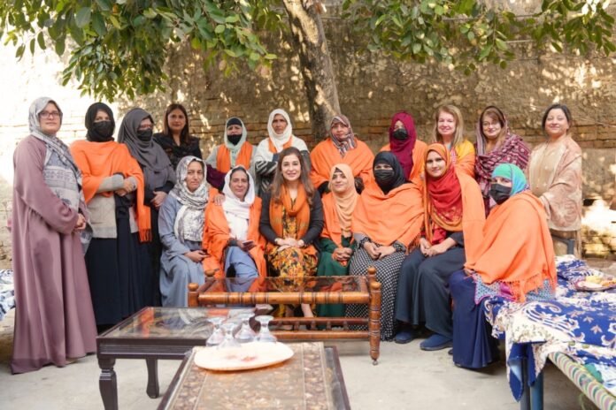 عالمی ’16 روزہ مہم‘ کے تحت پولیو آگاہی سرگرمیاں جاری — وزیراعظم کی فوکل پرسن عائشہ رضا فاروق کی پولیو ورکرز سے خصوصی ملاقات