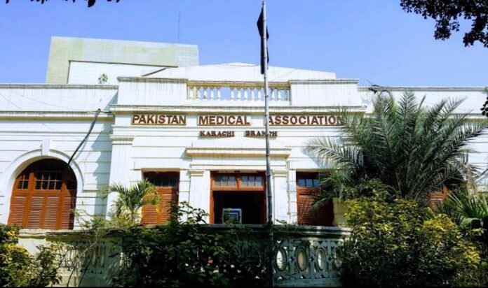 پی ایم اے کراچی انتخابات: پرانے چہروں کی اجارہ داری برقرار، تنظیم محدود شخصیات کا کلب بن گئی