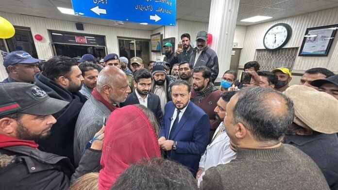 صوبائی وزیرِ صحت خواجہ عمران نذیر کا ٹی ایچ کیو ہسپتال گوجر خان کا اچانک دورہ